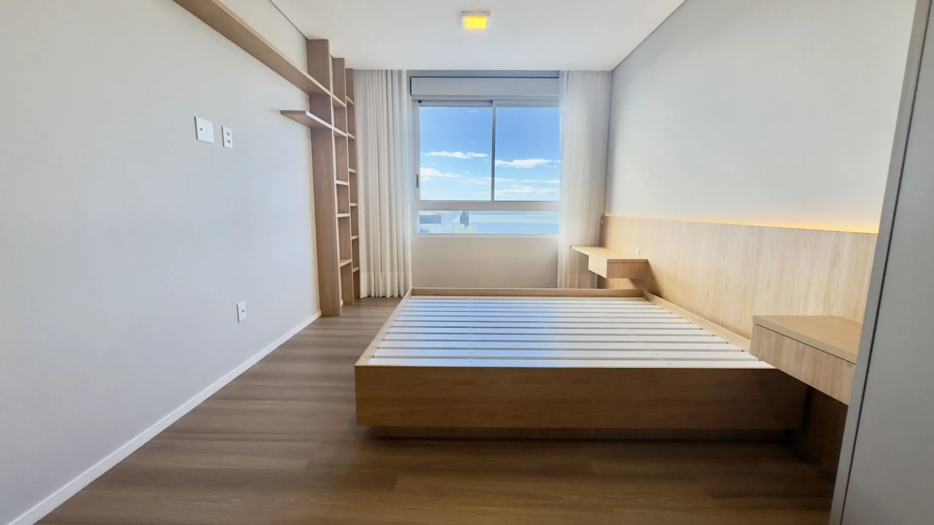 Water view in a 2-bedroom apartment, 110 m² — photo 6