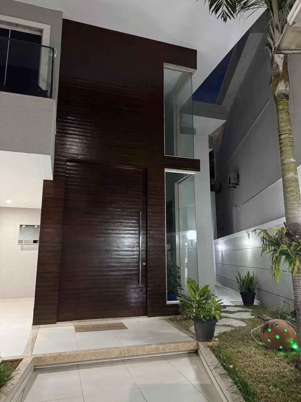 Furnished triplex home with 5 bedrooms and 5 bathrooms — photo 9