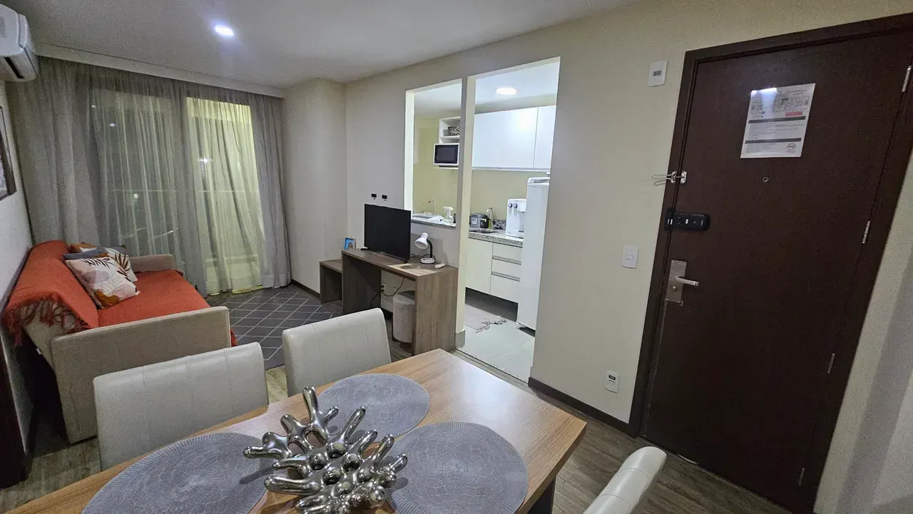 Furnished 1-bedroom apartment with open-plan kitchen — photo 7