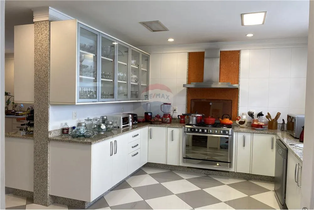 Furnished house with 4 bedrooms and 508 m² — photo 10