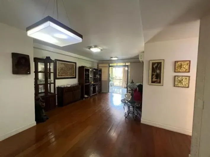 Apartment with 4 bedrooms and a glassed-in balcony — photo 15