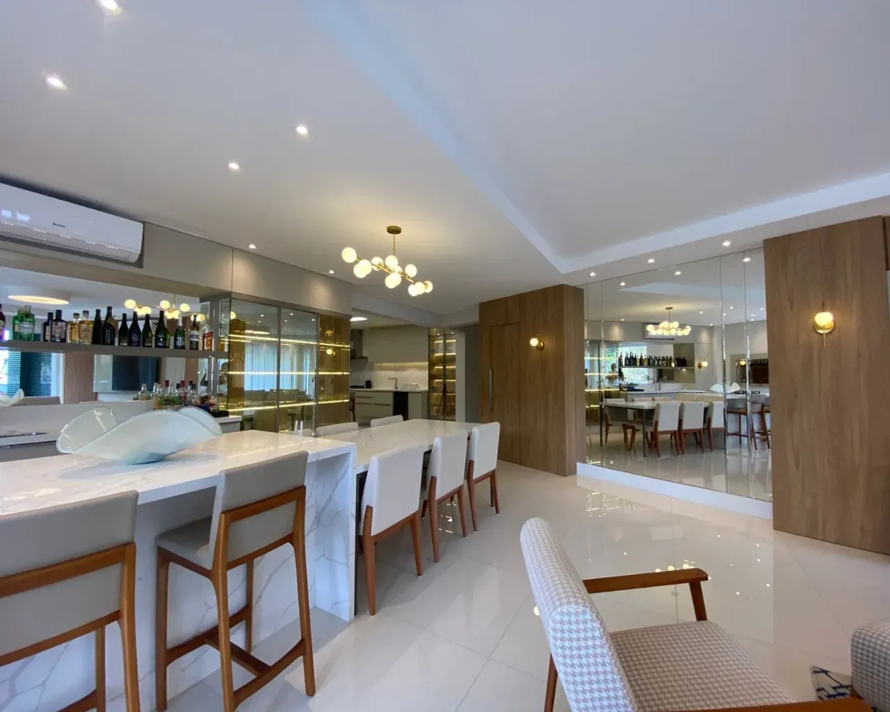 Apartamento mobiliado, 155 m², com vista para a água