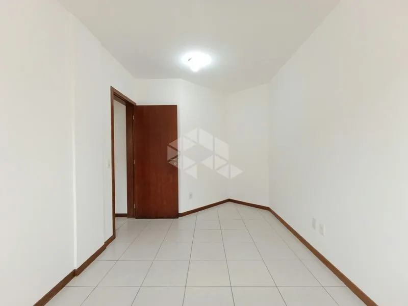 2-bedroom apartment in a building with a gym — photo 18