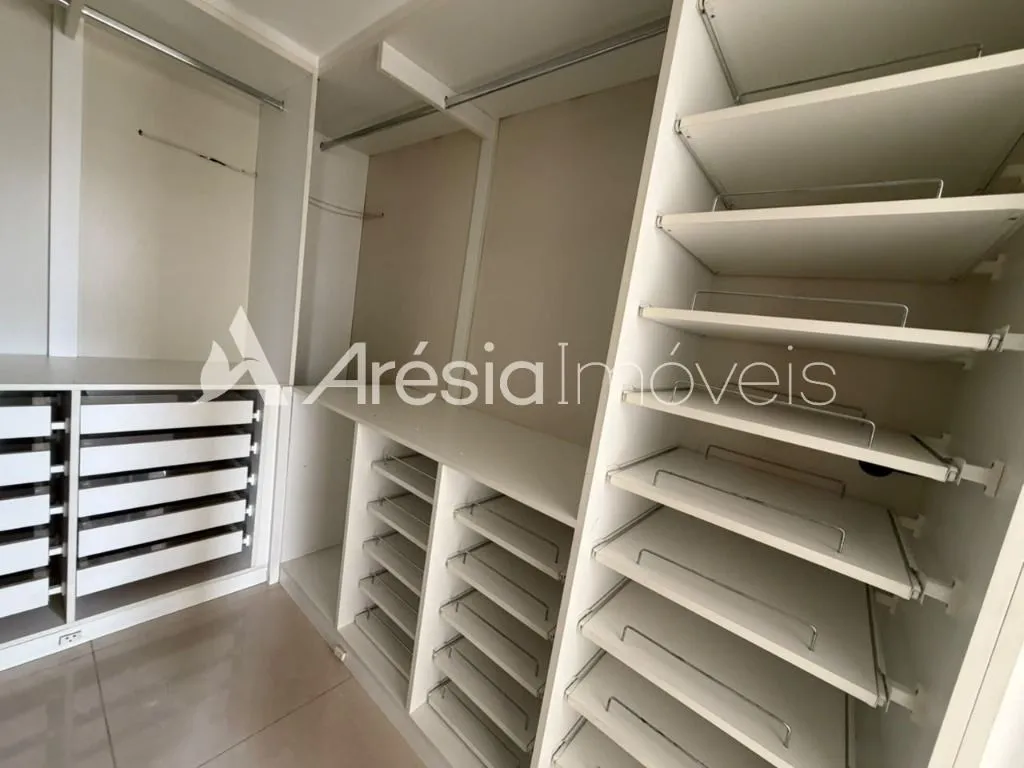 4-bedroom apartment in a building with a sauna — photo 13