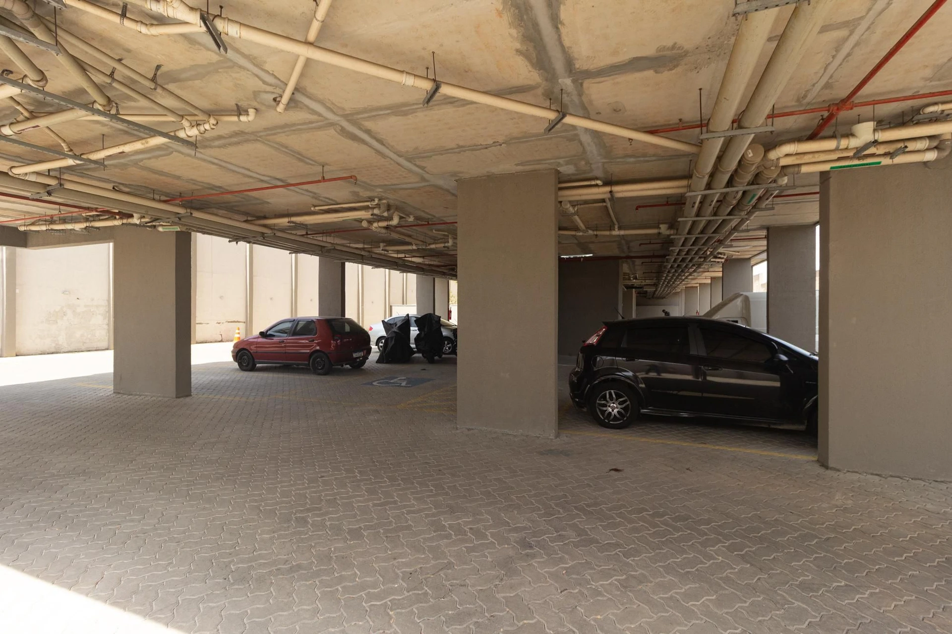 Apartment with 2 bedrooms, 1 en-suite and 1 parking spot — photo 21