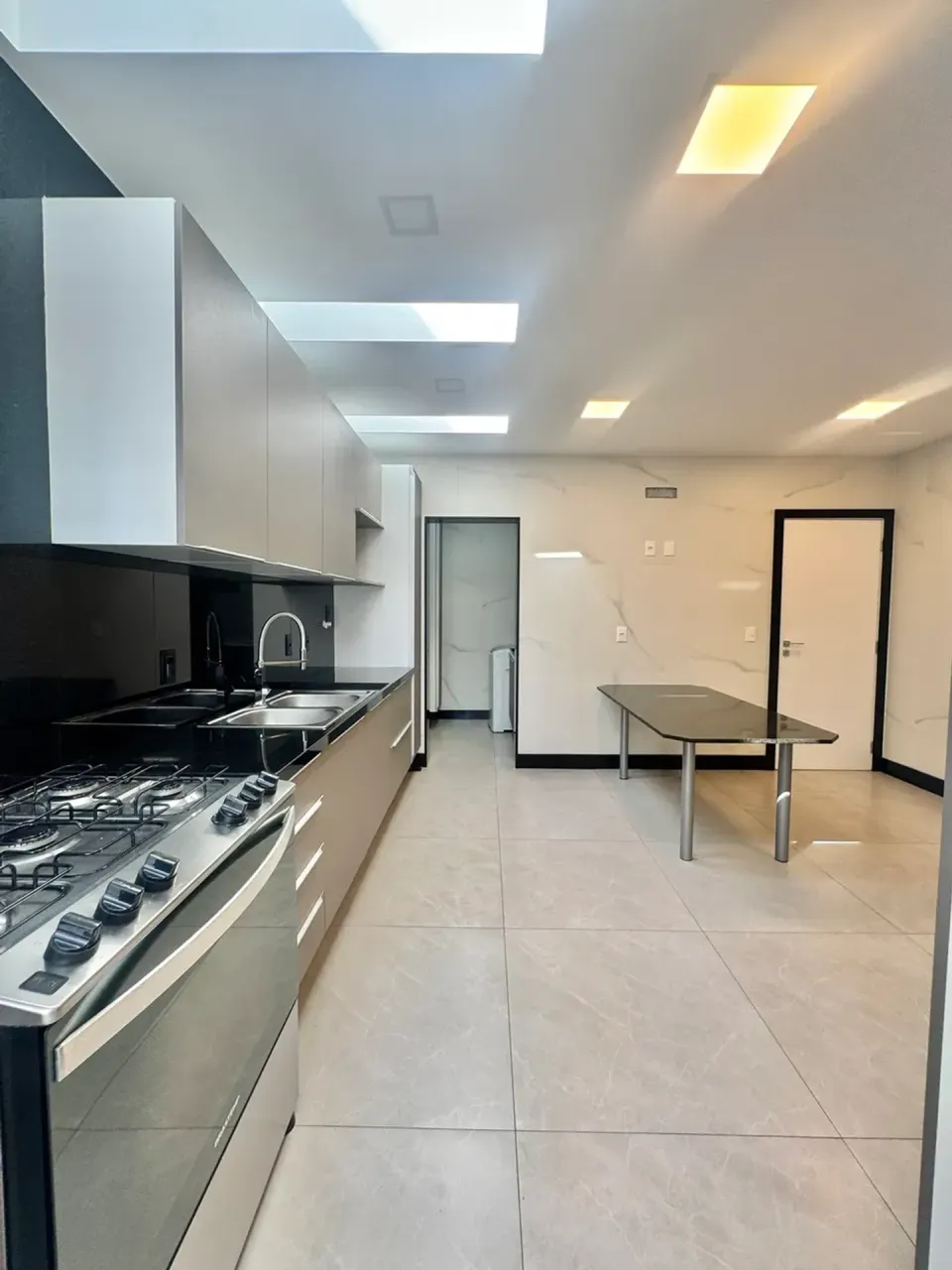 Casa sem mobília com 4 quartos e cozinha fechada a gás — photo 3