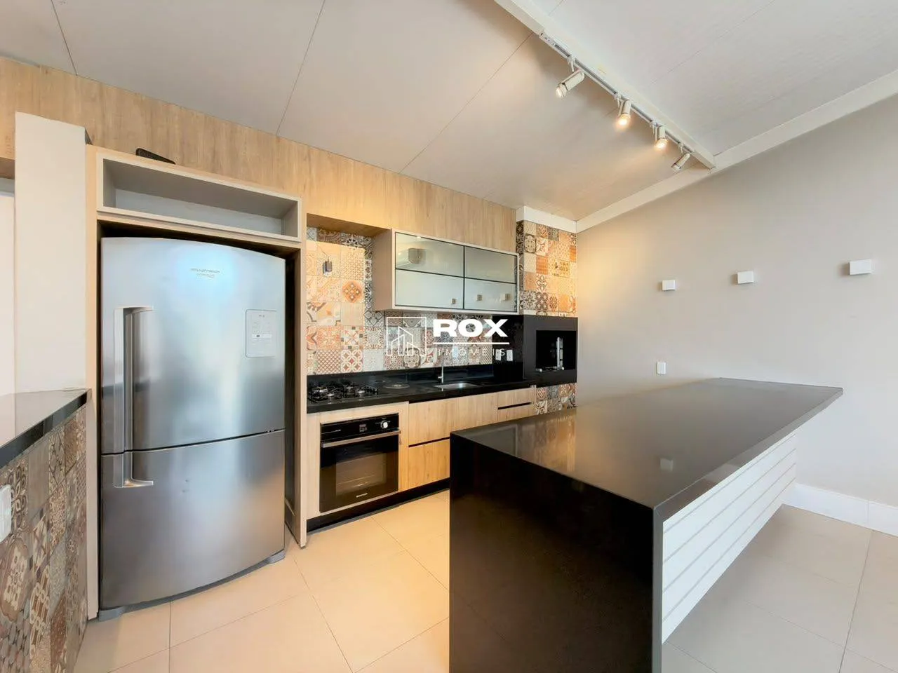 Glass-enclosed balcony in a 3-bedroom apartment, 105 m² — photo 38