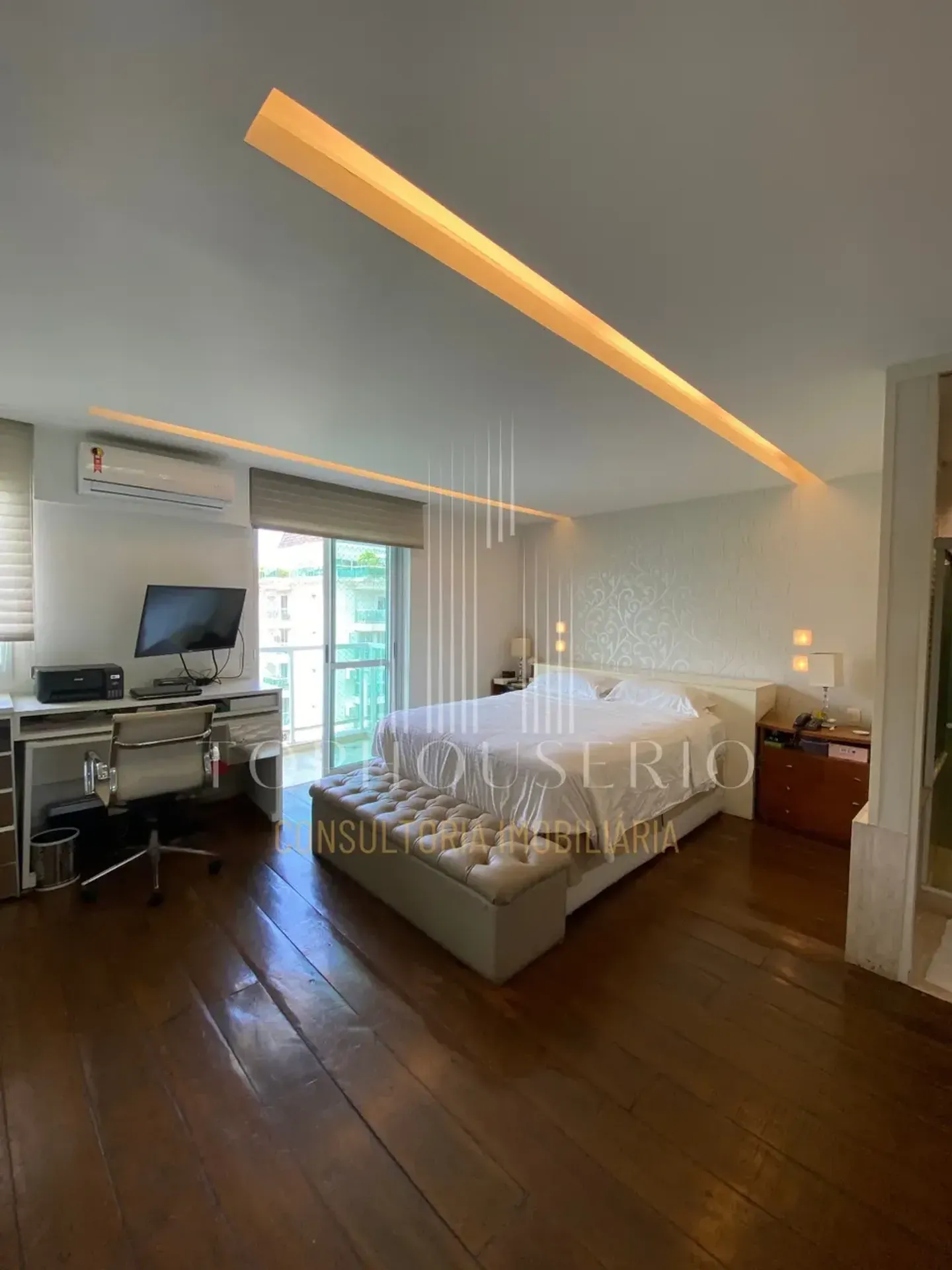 Furnished penthouse with 3 bedrooms and 4 bathrooms — photo 42