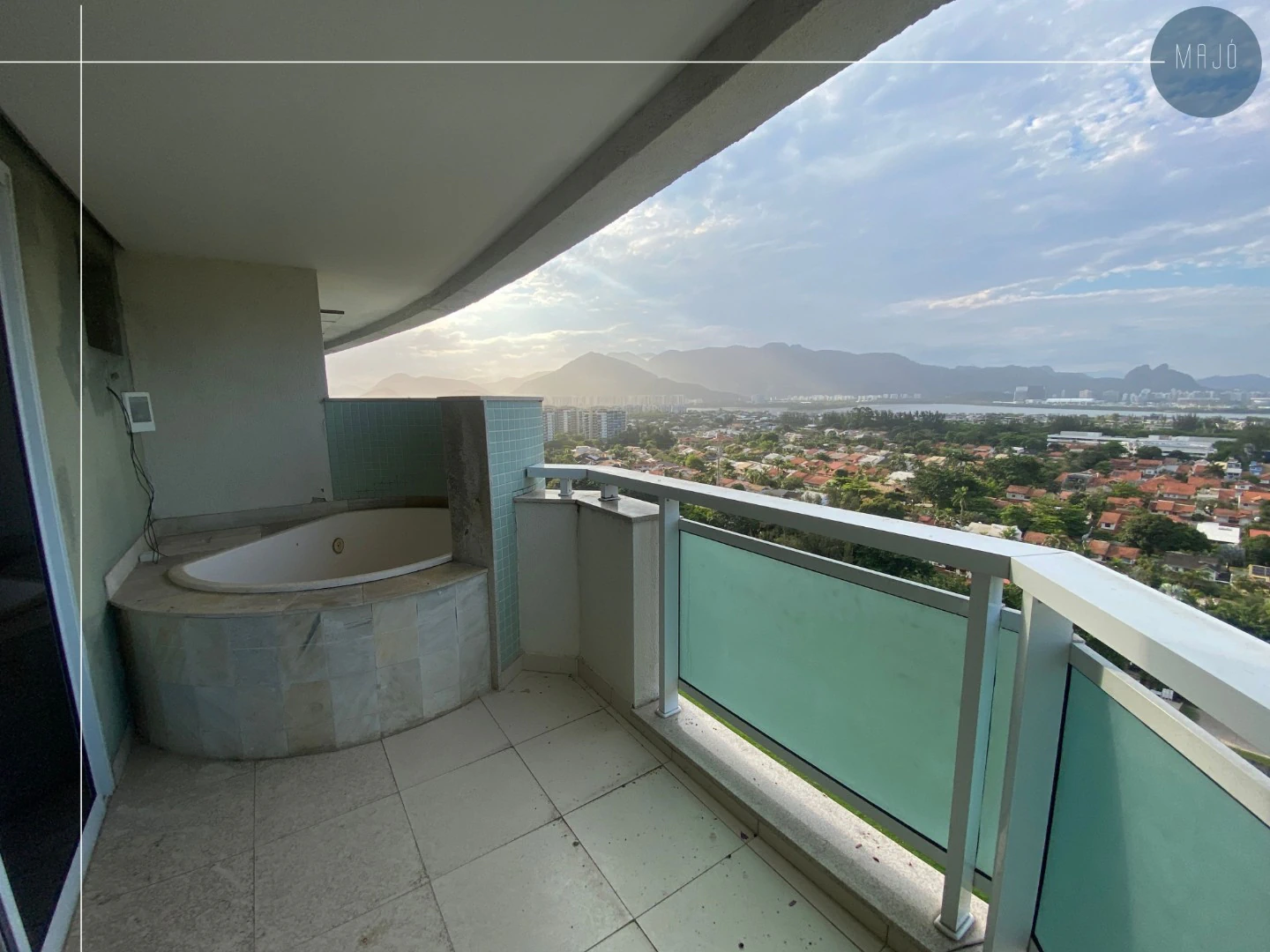 4-bedroom apartment with a mountain view in Rio de Janeiro — photo 19