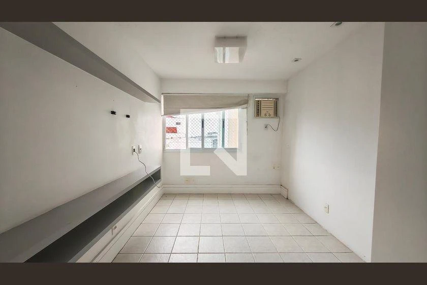 2-bedroom apartment in a building with a gym — photo 13