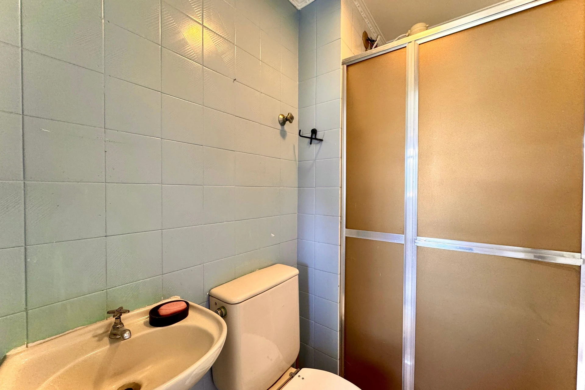 2-bedroom apartment in a building with a gym — photo 25