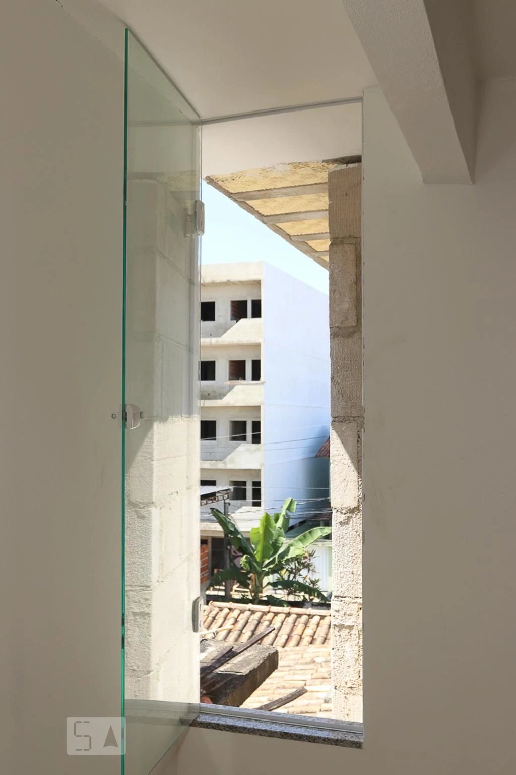 Unfurnished apartment with 2 bedrooms and a balcony — photo 32