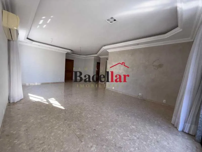 Apartment with a closed kitchen and 4 bedrooms — photo 12