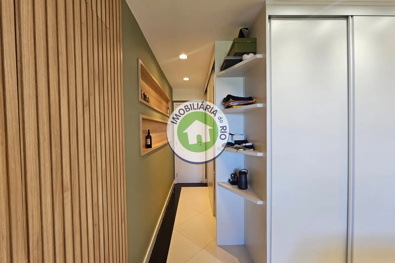 Unfurnished apartment with 4 bedrooms and glass balcony — photo 47