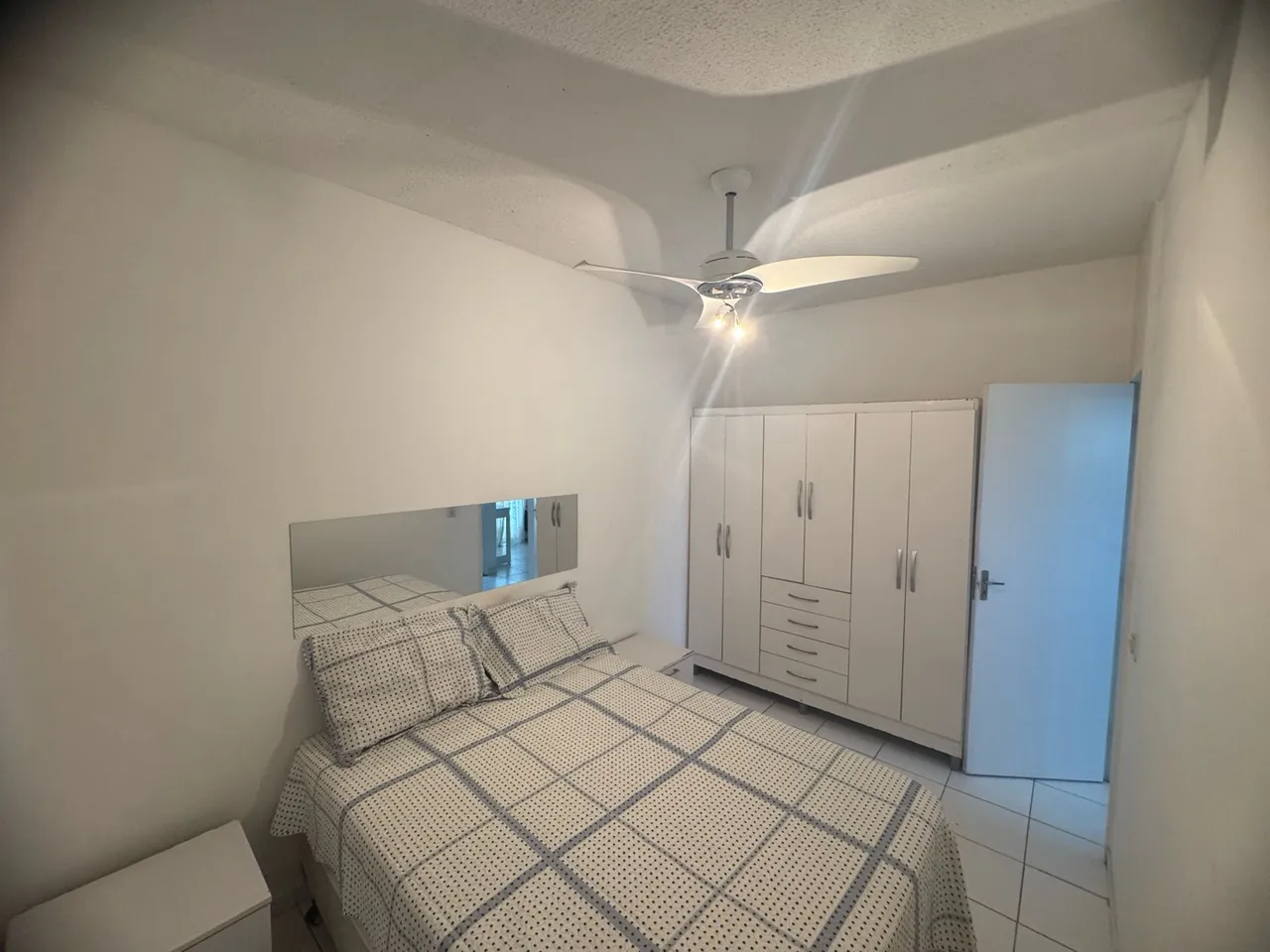 2-bedroom apartment in a building with a gym — photo 4
