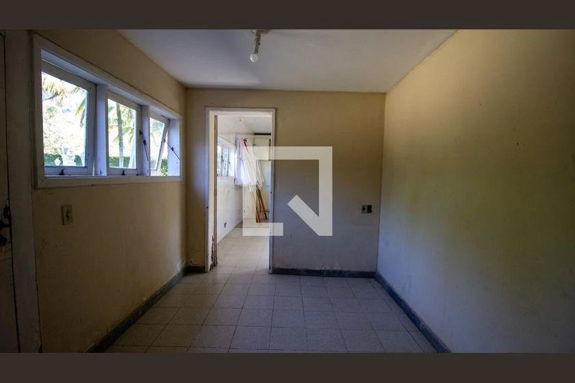 Unfurnished house with 3 bedrooms and 5 baths, 1500 m² — photo 49