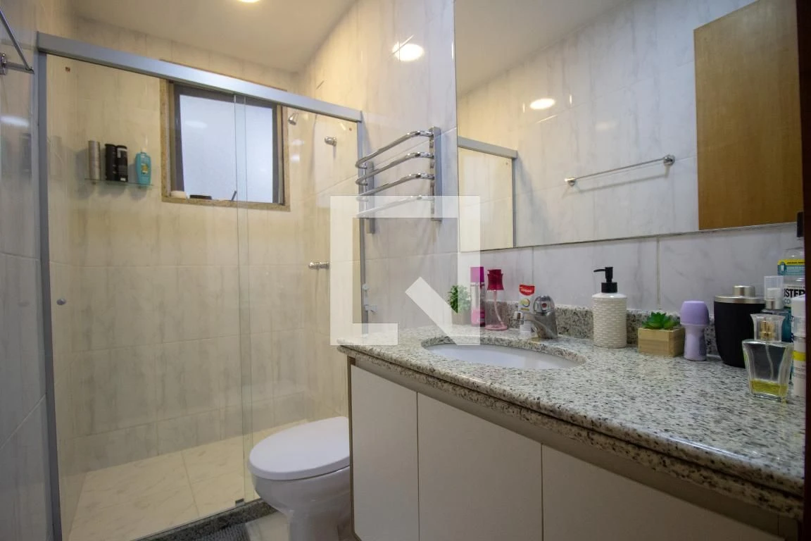 Furnished apartment with 2 en-suite bedrooms and desk — photo 15