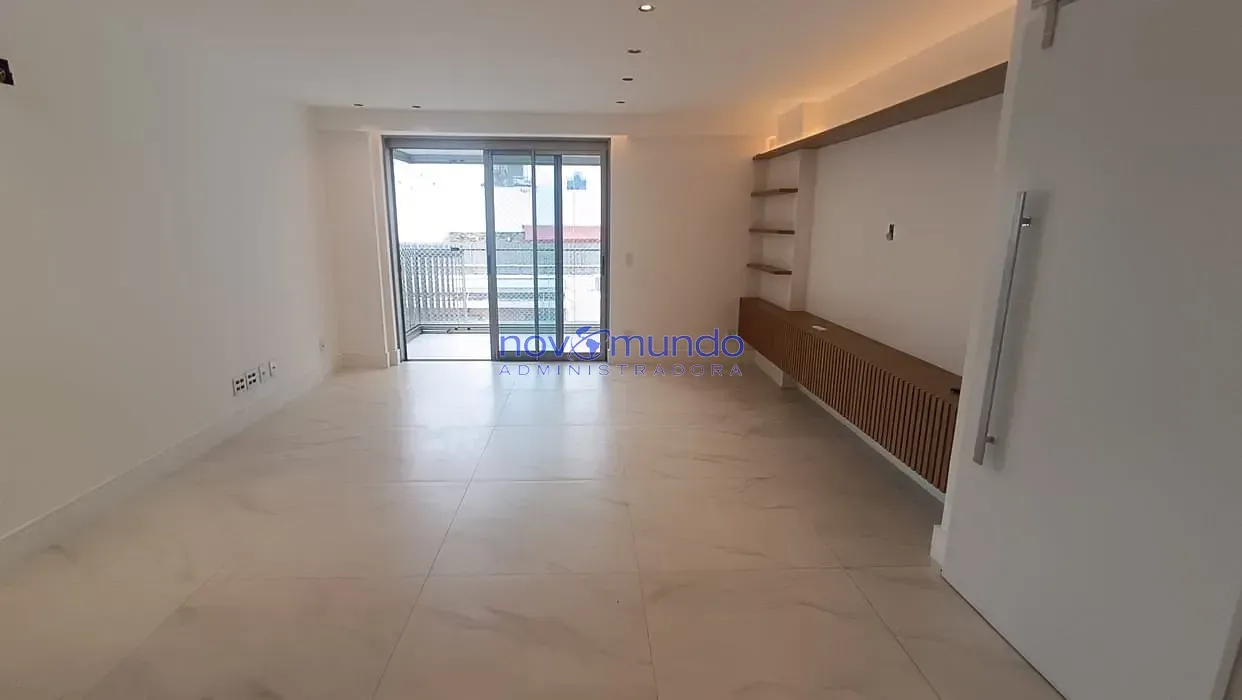 Apartment with 1 bedroom, 3 bathrooms and 2 parking spots — photo 19