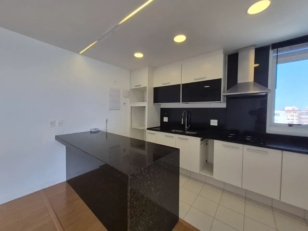 Duplex with 225 m², 3 bedrooms, and open-plan kitchen — photo 11