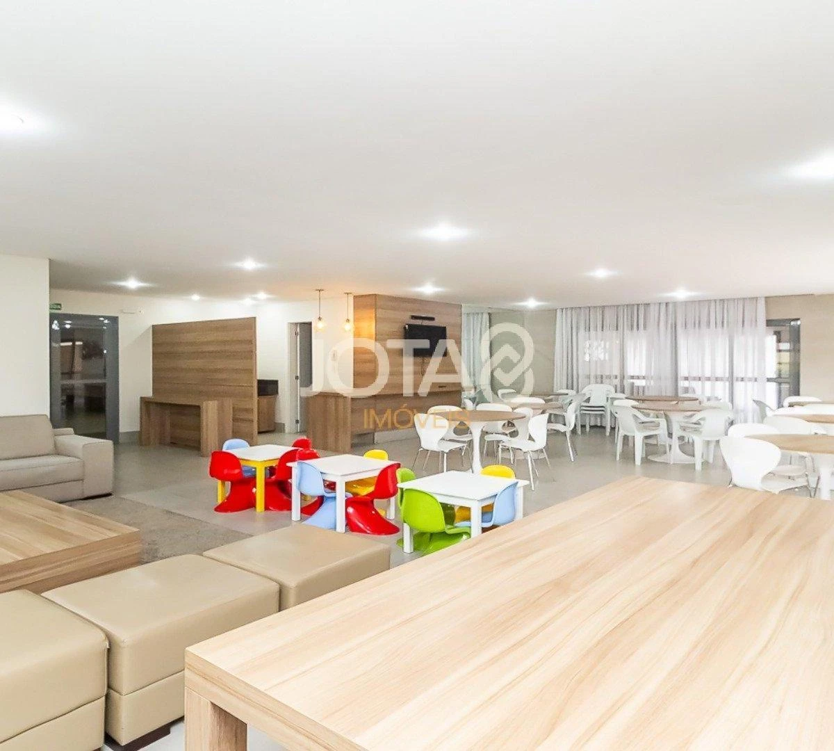 Apartment with 3 en-suite bedrooms and enclosed balcony — photo 31