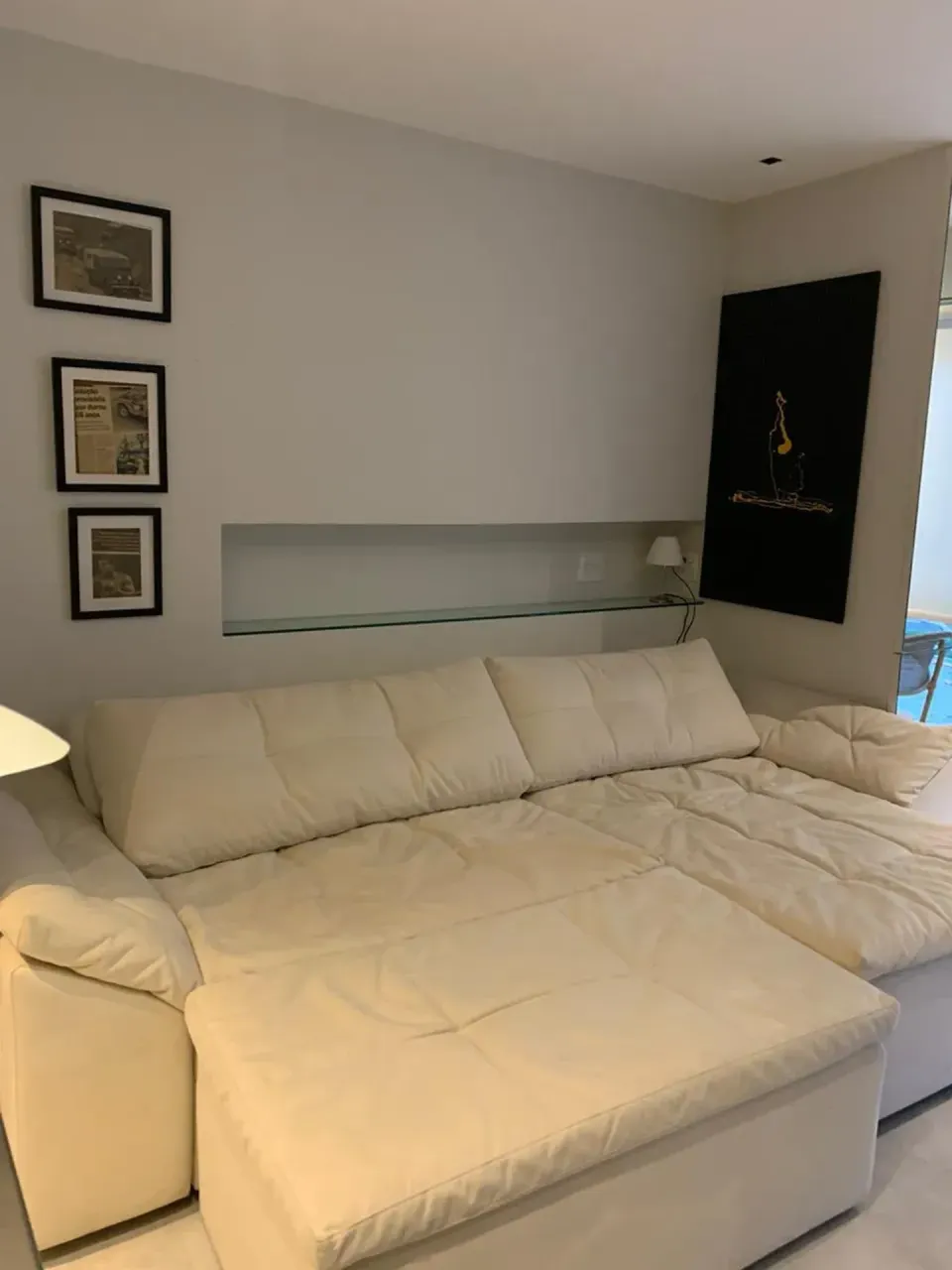 Furnished 1-bedroom apartment with an open-plan kitchen