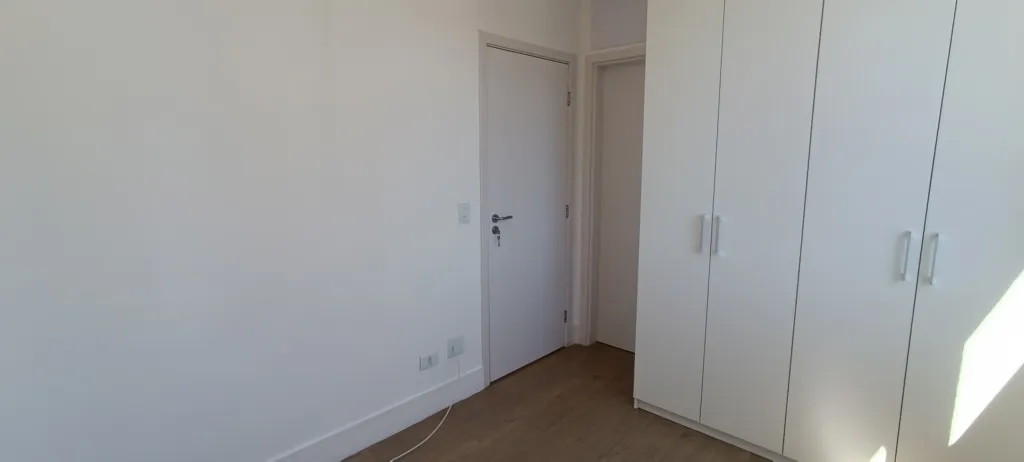 1-bedroom furnished apartment with open-plan kitchen — photo 9