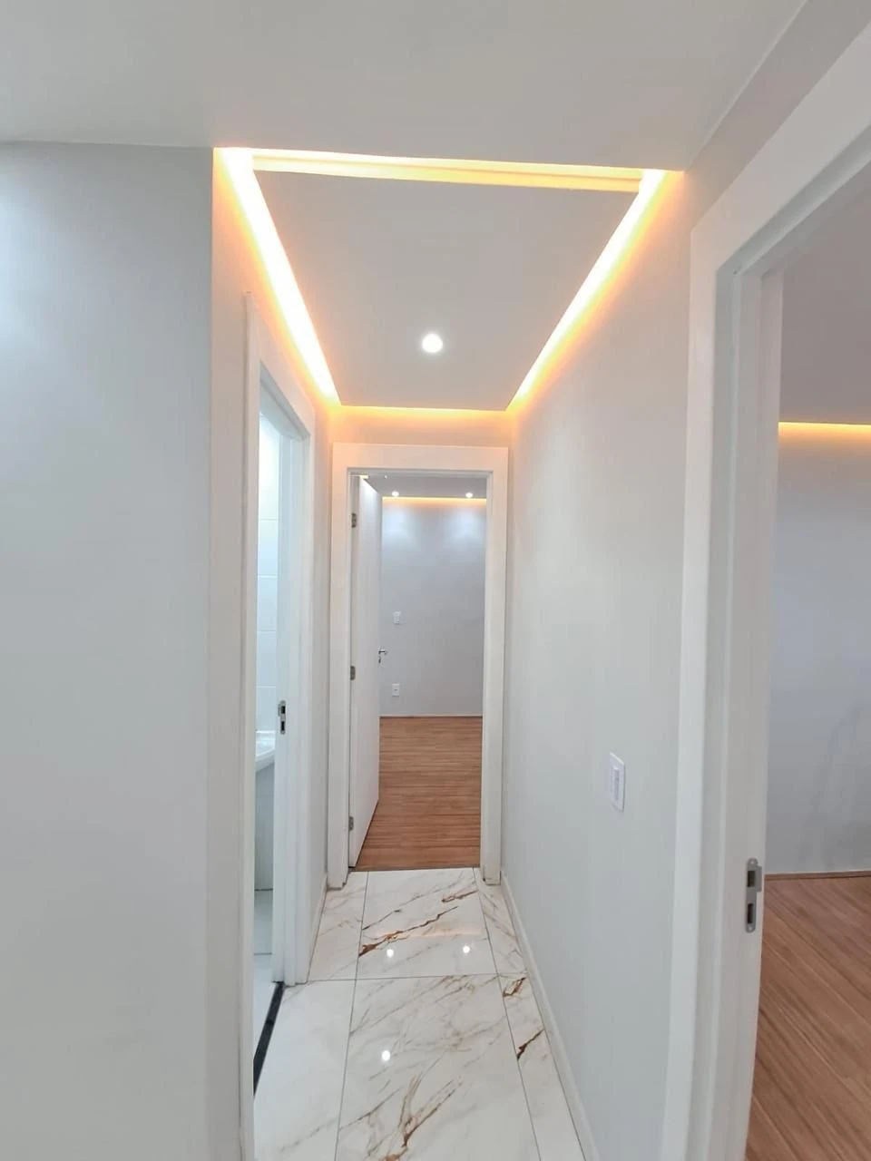 2-bedroom apartment in a building with a gym — photo 11
