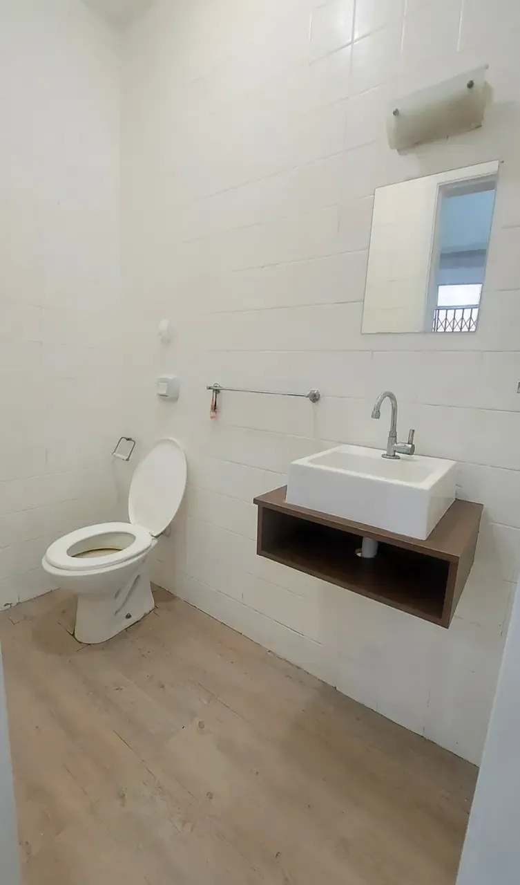 Unfurnished apartment with 3 bedrooms and 2 bathrooms — photo 4