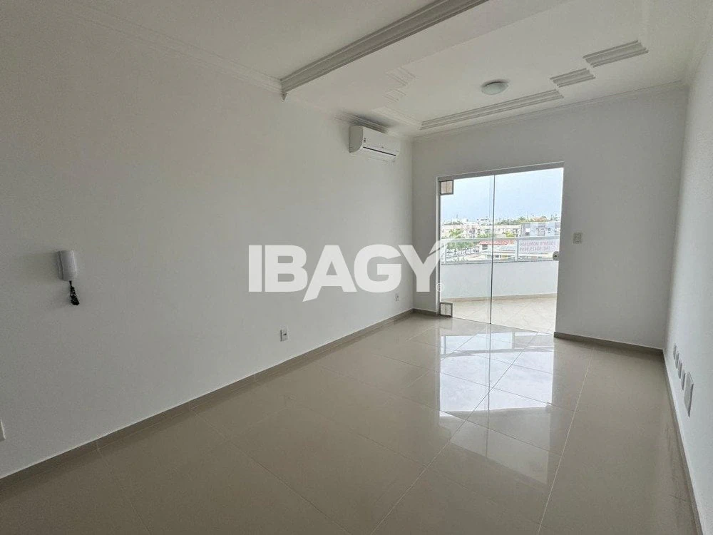 One-bedroom apartment in a building with a pool — photo 11