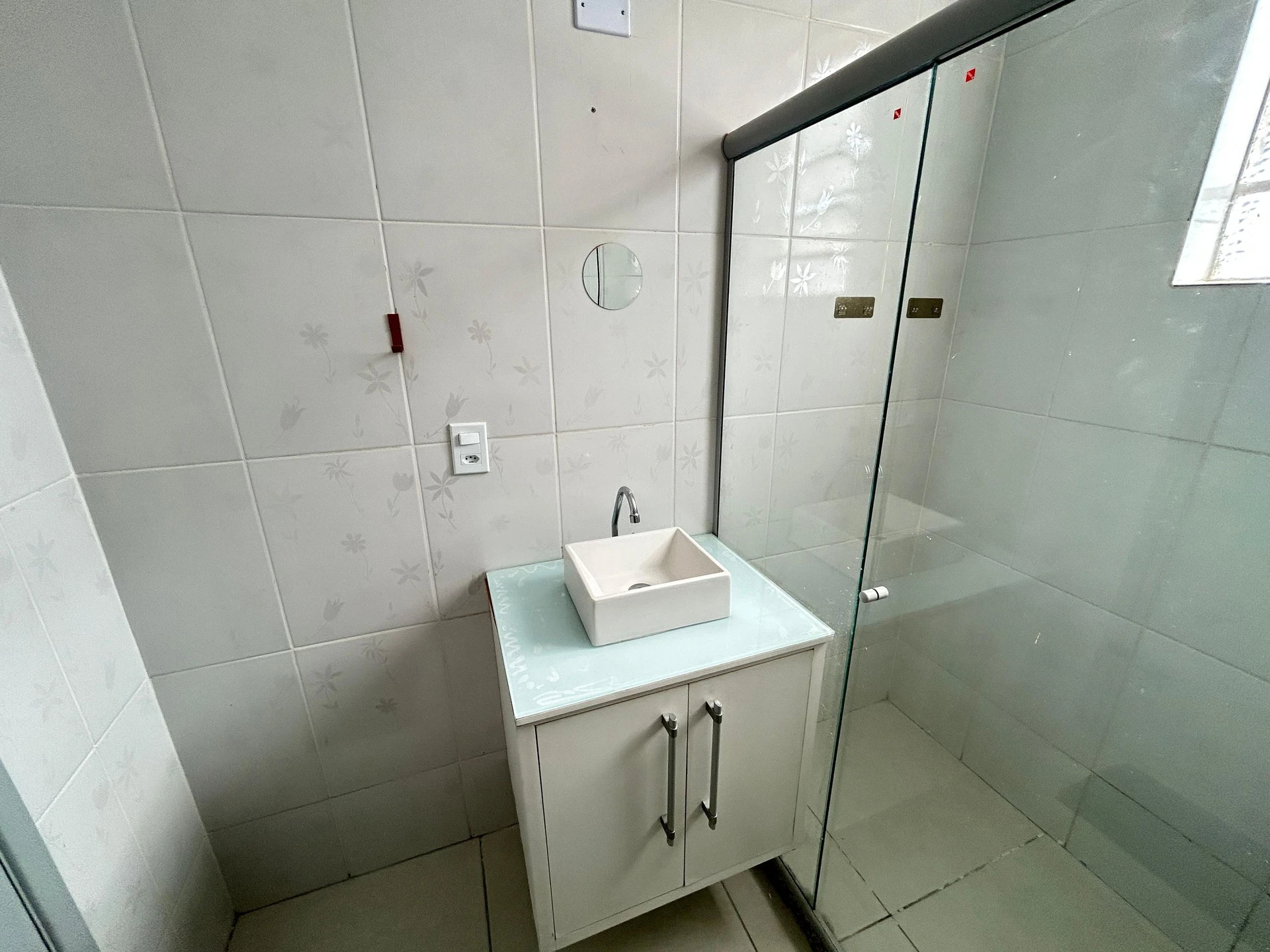 Casa de 2 quartos com piso de madeira ou laminado — photo 23