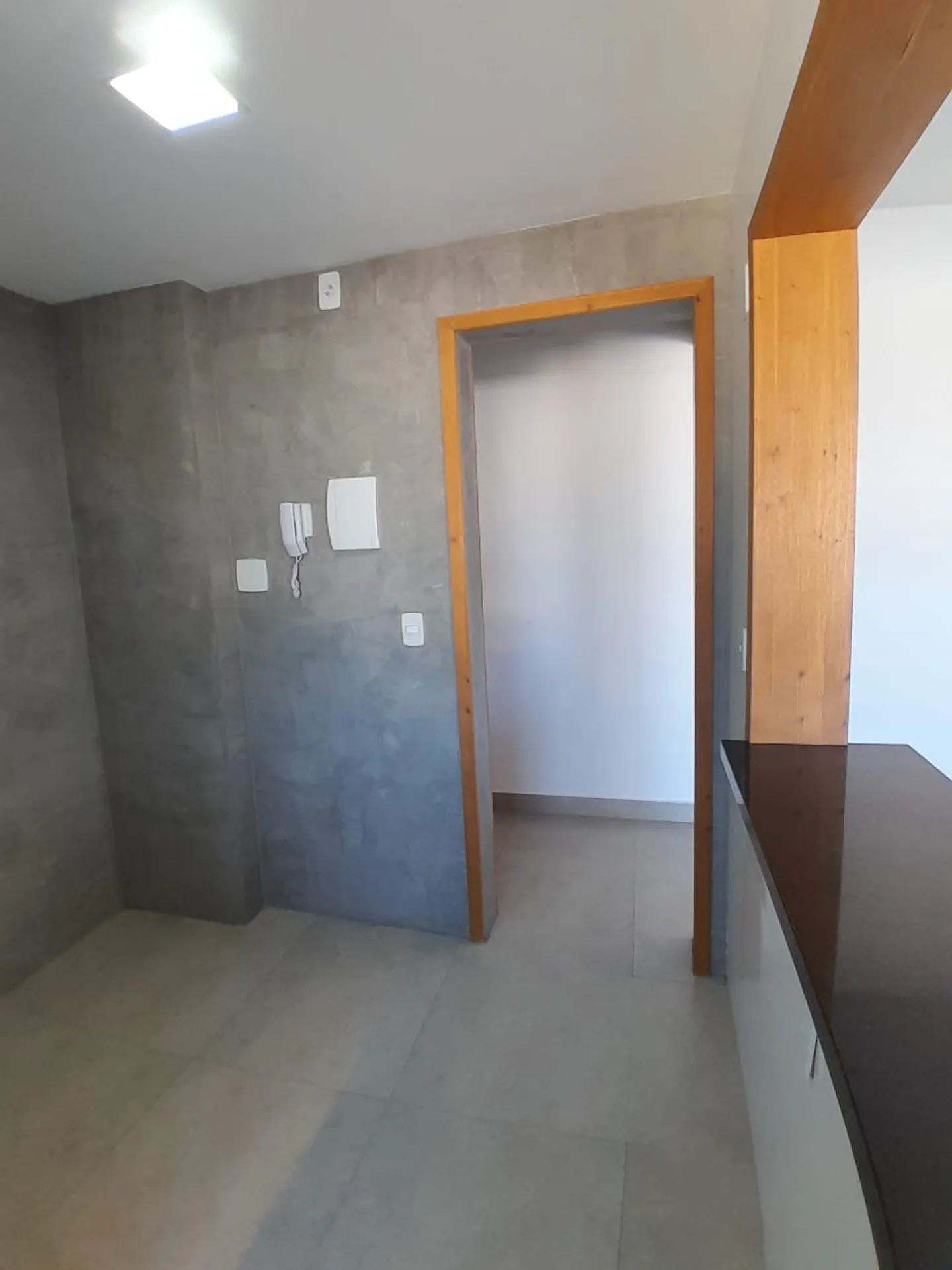 2-bedroom apartment with open-plan kitchen and balcony — photo 31