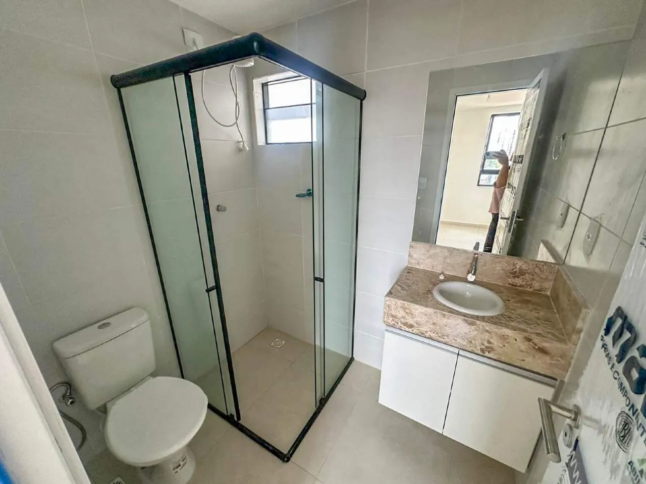 2-bedroom apartment with en-suite and fitted kitchen — photo 10