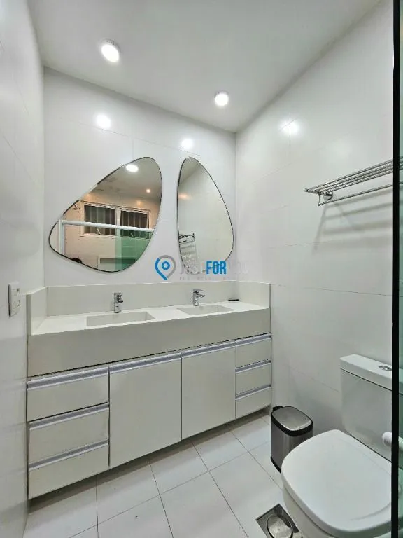 Floor-to-ceiling windows in a 3-bedroom apartment, 250 m² — photo 37