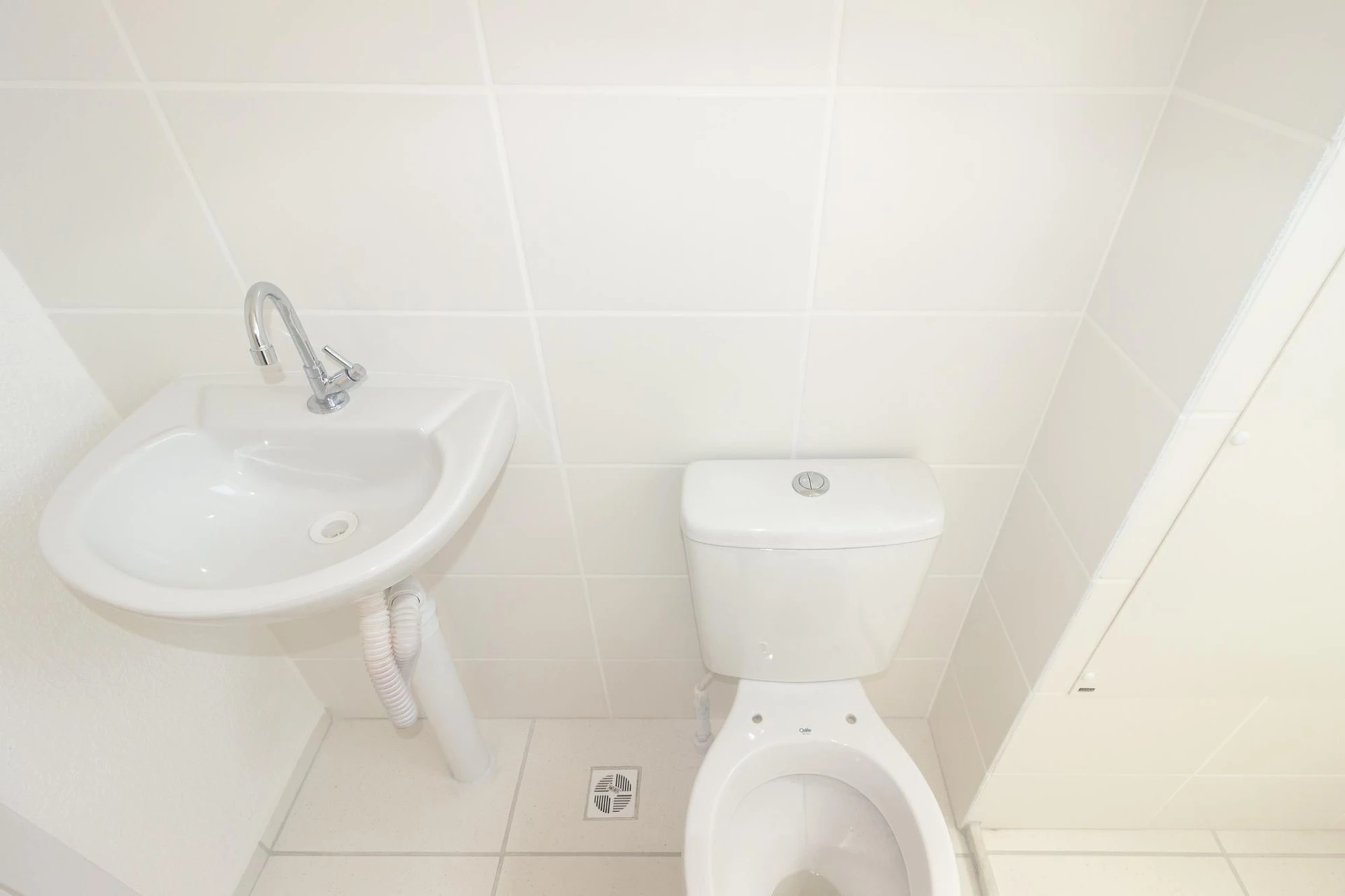 Apartamento de 2 quartos em condomínio com piscina — photo 19