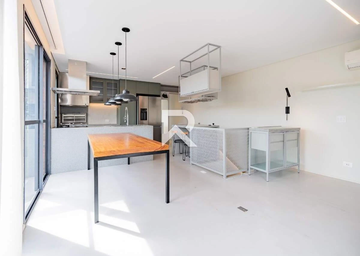 3-bedroom apartment with a walk-in closet in Curitiba — photo 4