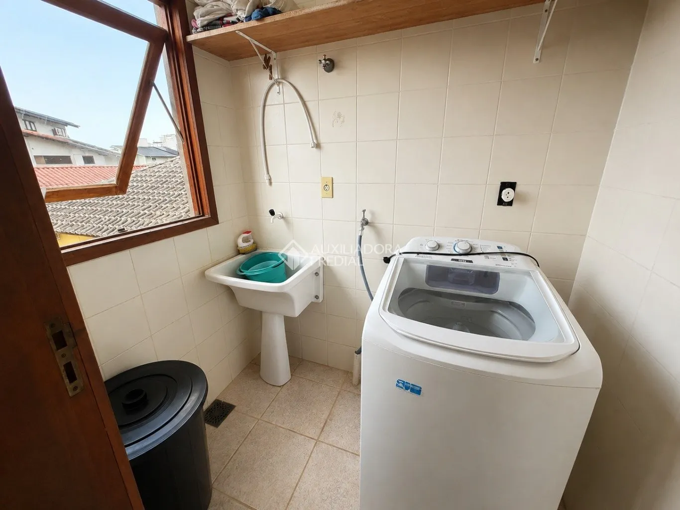 House with 5 bedrooms and 2 en-suites plus 2 parking — photo 16
