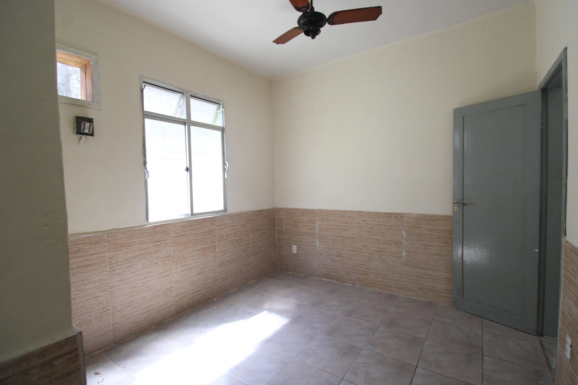 Unfurnished house with 3 bedrooms, 2 bathrooms and garden — photo 31
