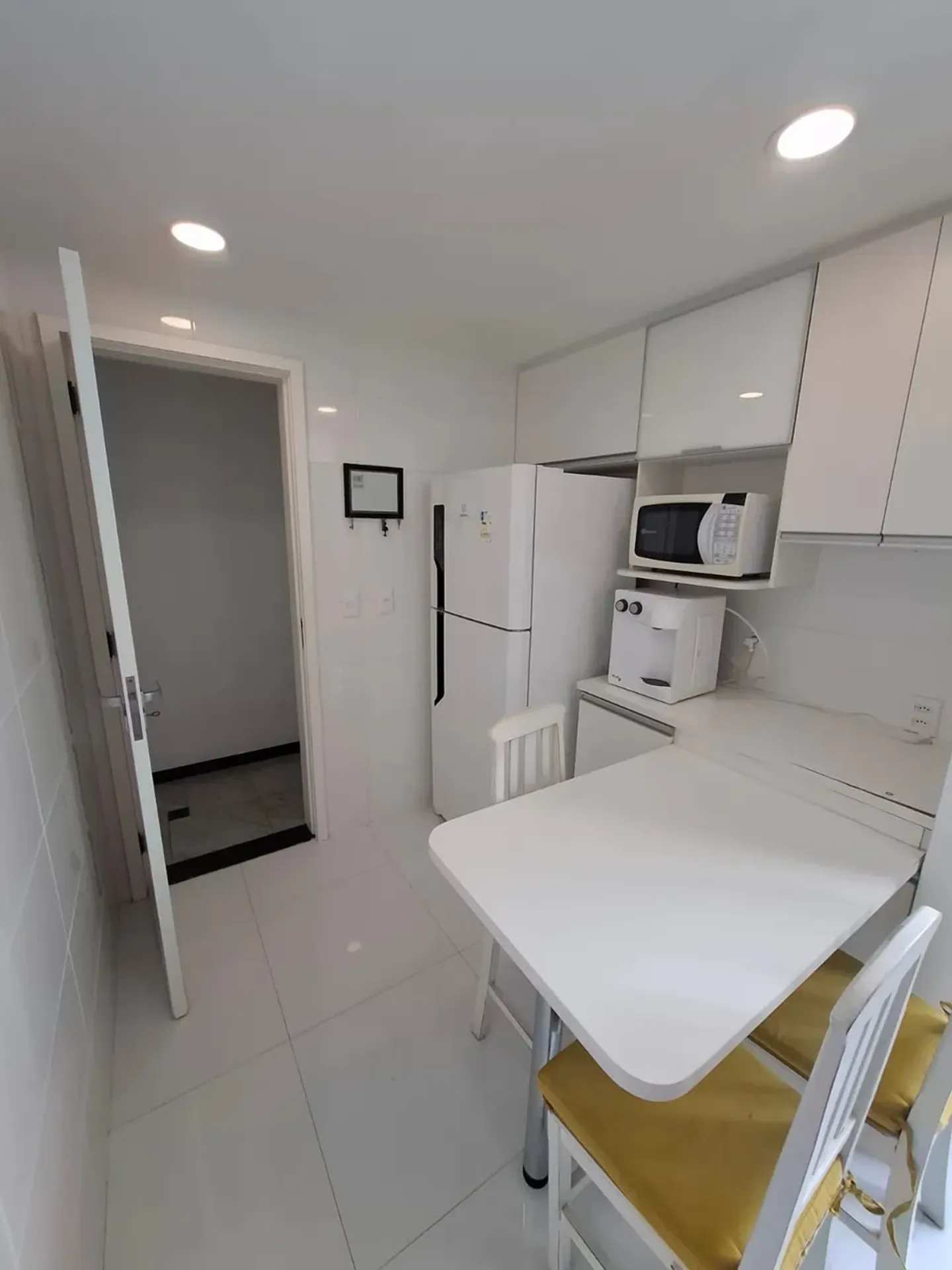 Glass-enclosed balcony in a 2-bedroom apartment, 107 m² — photo 2