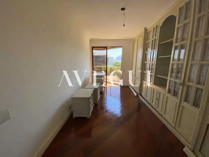 3-bedroom apartment with 4 bathrooms and a balcony — photo 17