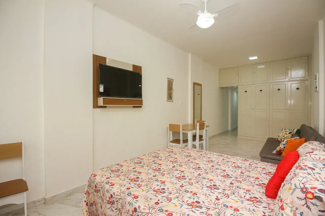 Furnished 1-bedroom apartment with gas stove kitchenette — photo 9