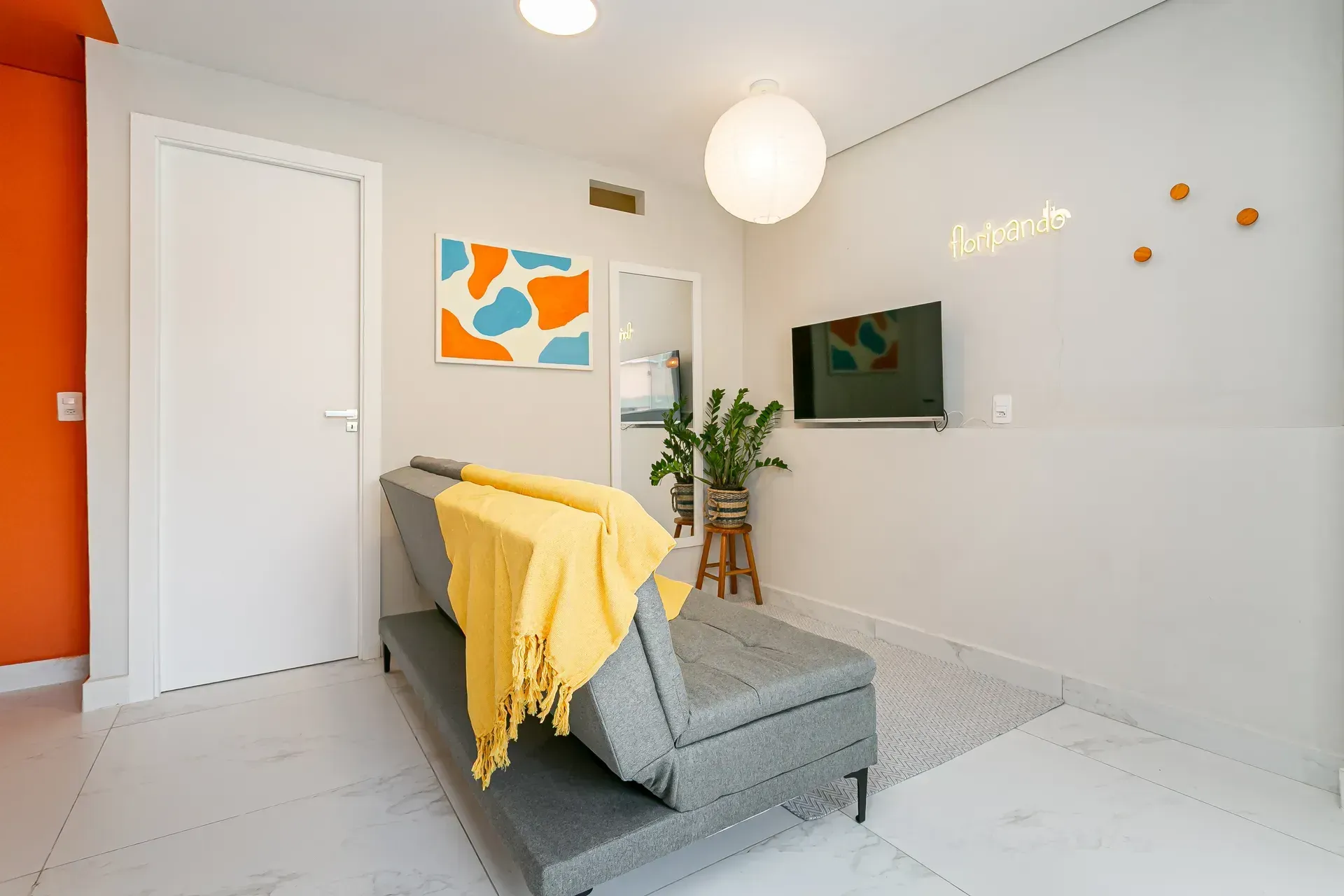 Furnished 1-bedroom apartment with built-in wardrobes — photo 17