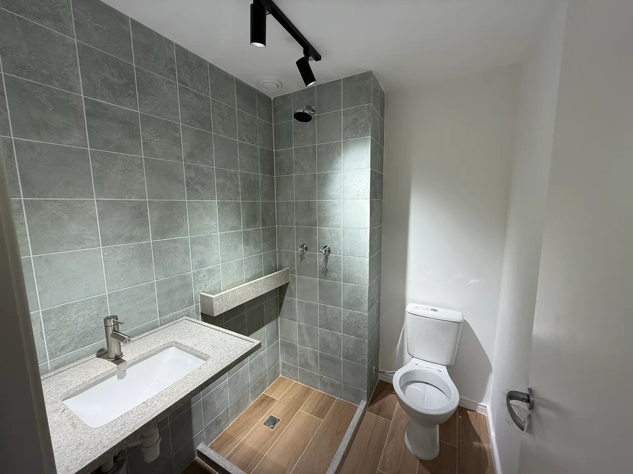 Apartment with 2 bedrooms, balcony and gas stove — photo 7