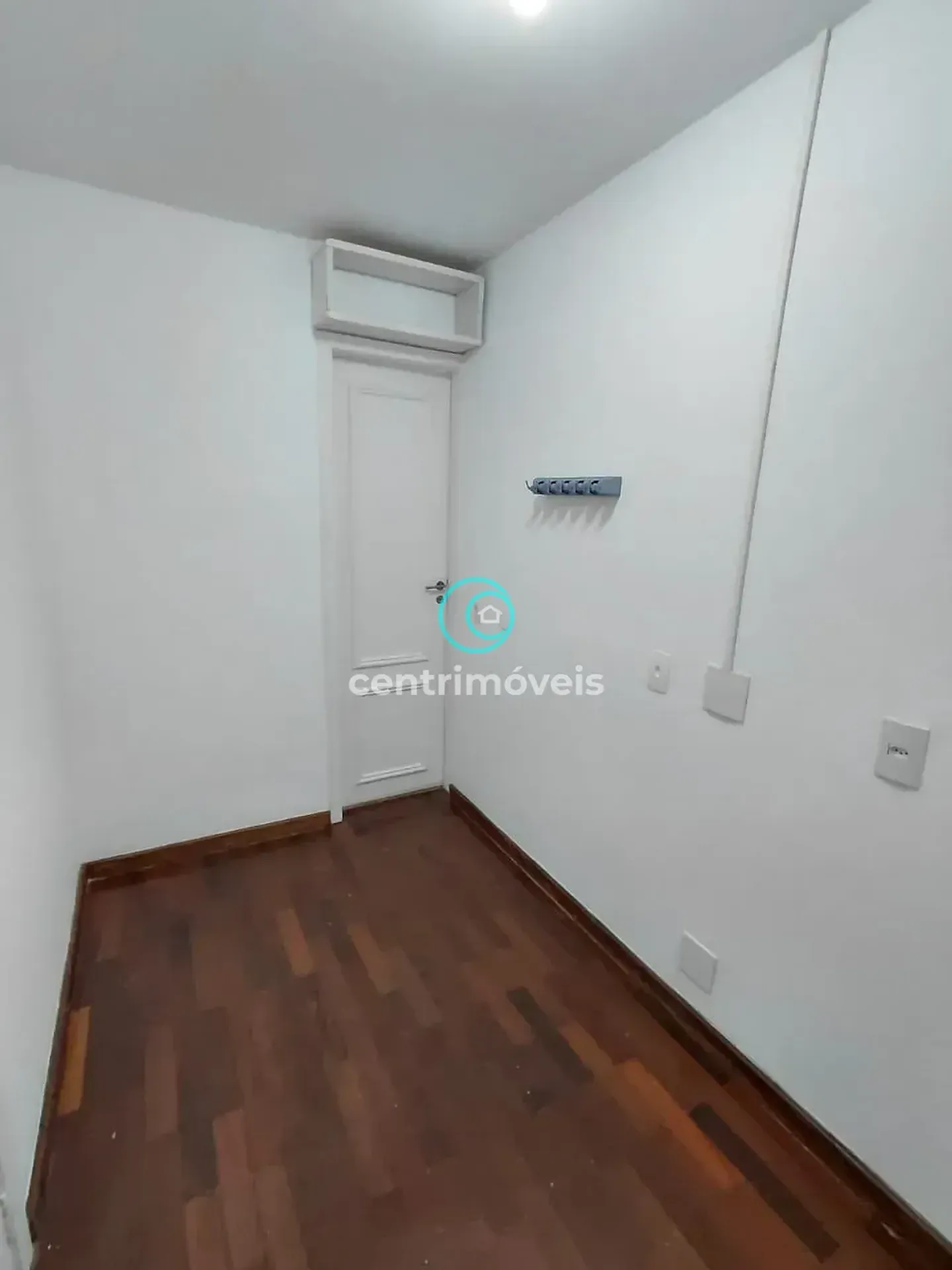 3-bedroom apartment with a walk-in closet — photo 43