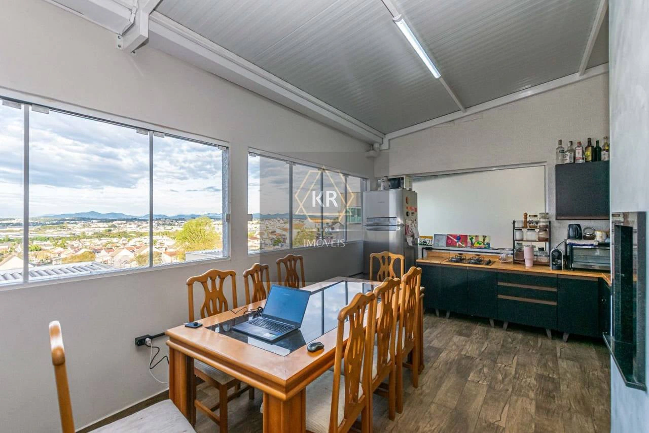 3-bedroom house with floor-to-ceiling windows — photo 2