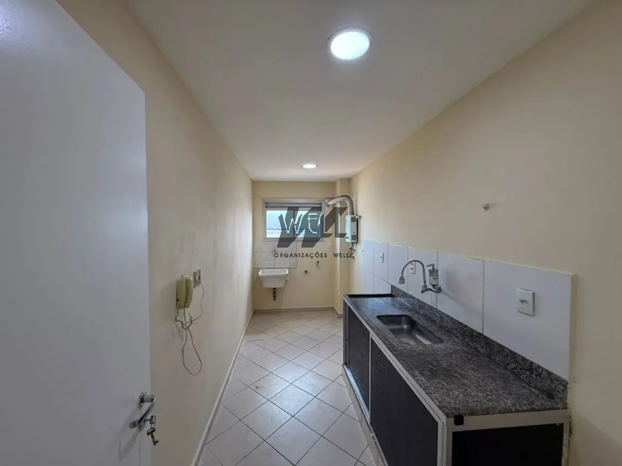 2-bedroom apartment with separate kitchen and parking — photo 2
