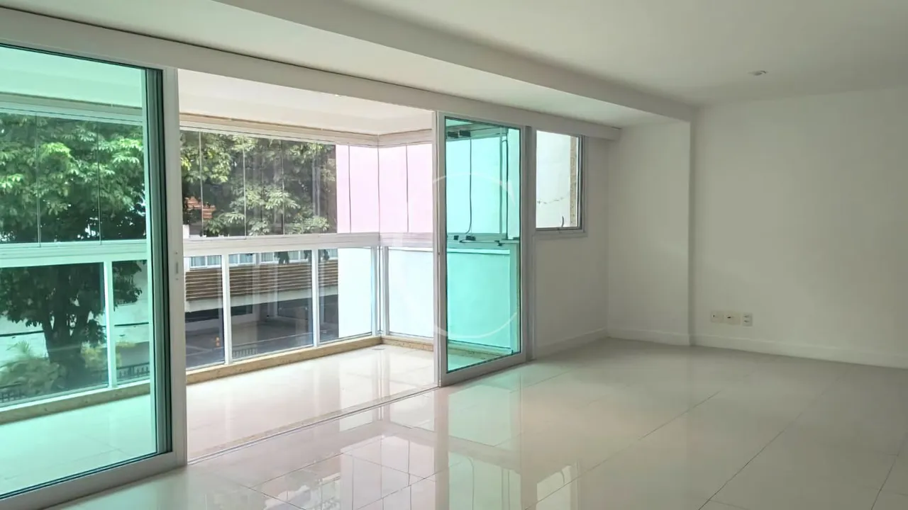 198 m² apartment with 4 bedrooms and enclosed balcony — photo 4