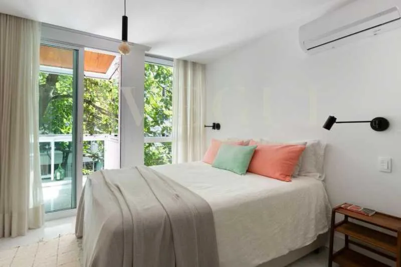 Furnished apartment, 136 m², with a glass-enclosed balcony — photo 18