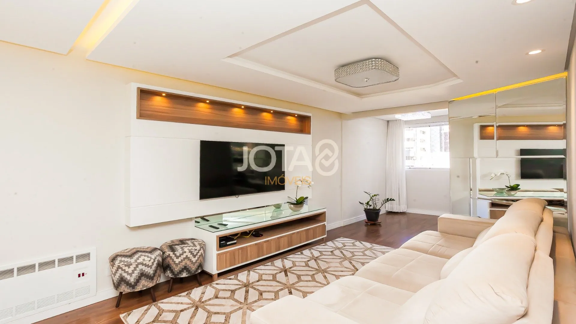 Reformed 145 m² apartment with 2 bedrooms and an office