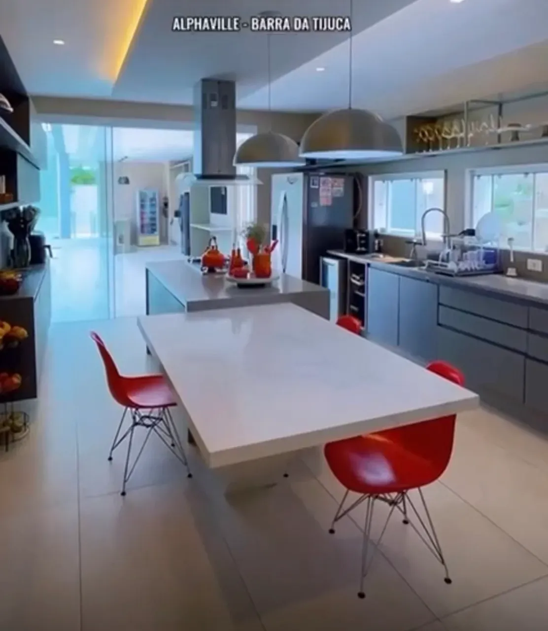 Furnished house with 4 bedrooms and open-plan kitchen — photo 11