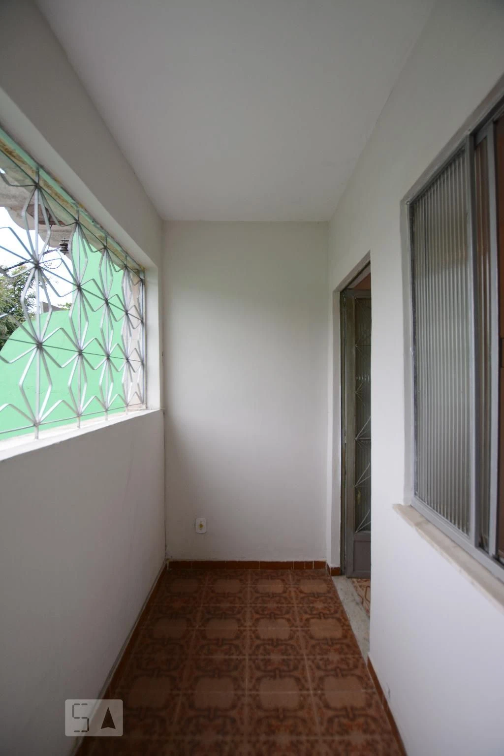 3-bedroom apartment with a glass-enclosed balcony — photo 9